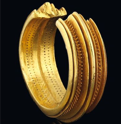 Un brazalete de oro de hace 3.000 aos, vendido por 600.000 euros