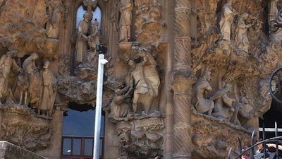 Cae un trozo de escultura de una fachada de la Sagrada Familia sin causar heridos