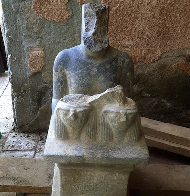 Descubren dos estatuas faranicas de hace 3.500 aos en un templo de Luxor