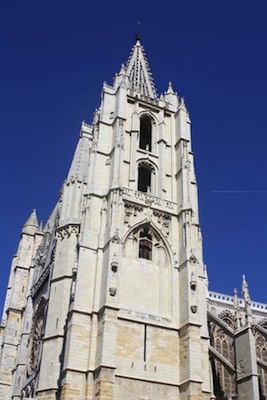 La Fundacin del Patrimonio Histrico explica desde hoy a 52 estudiantes la restauracin de la Catedral de Len