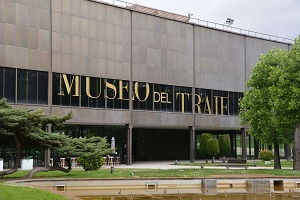 Ao y medio de trabajo y ms de 500 piezas inditas: el Museo del Traje reabre sus puertas