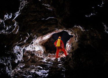 Descubren en la Isla de Pascua una de las mayores cavernas del mundo