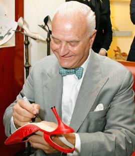 Manolo Blahnik, premio de la moda britnica a toda su carrera