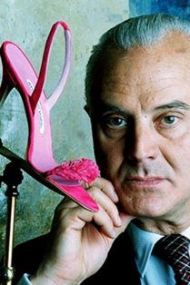 El diseador de zapatos Manolo Blahnik, Premio Nacional de Diseo de Moda