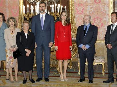 Bonald recibe el Premio Cervantes de manos del prncipe Felipe